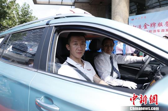 新能源出租車能給乘客全新的乘坐體驗。 大眾出租供圖